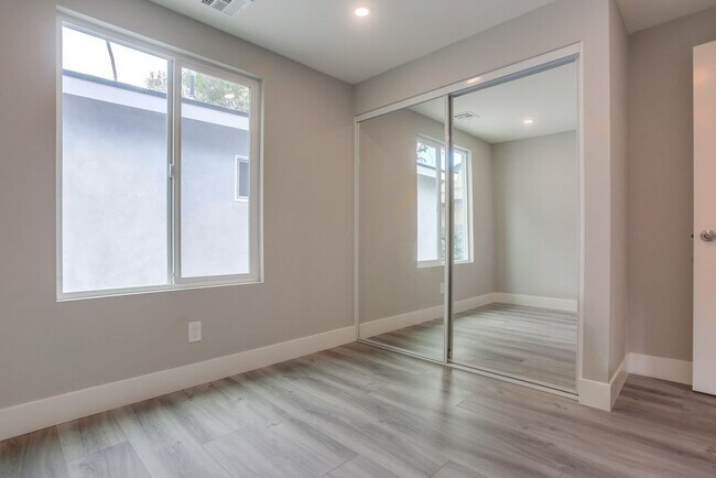 Building Photo - 3266