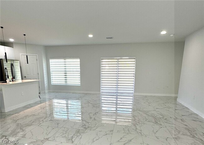 Building Photo - 825 Porter St E