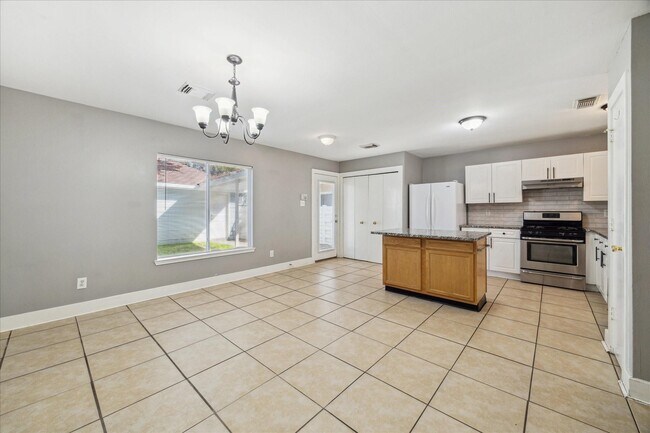 Building Photo - 15835 S Alley Ct