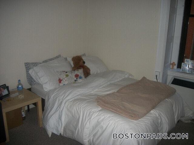 Building Photo - 62 Boylston St