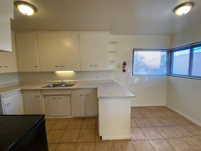 Building Photo - 1200 Stanford Dr NE