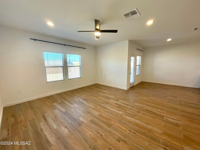 Building Photo - 12815 E Russo Dr