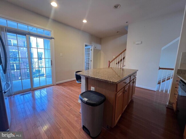 Building Photo - 604 Ridgemont Ave