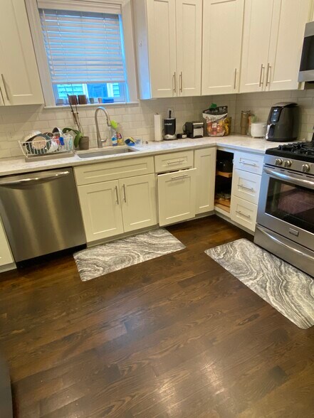 Building Photo - 69 Bromfield Rd