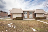 Building Photo - 2 Bedroom, 1 Bathroom Condo in West Valley...