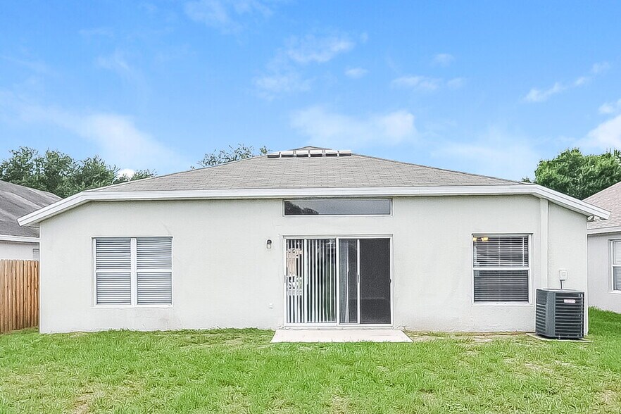 Building Photo - 10313 Hunters Haven Blvd