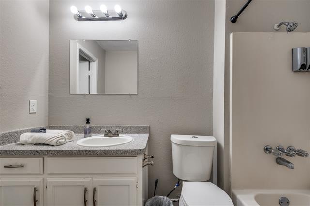 Building Photo - 1100 Thannisch Dr