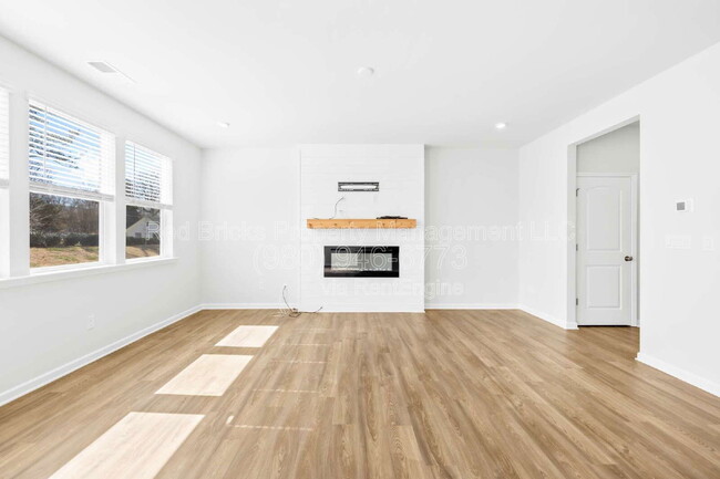 Building Photo - 2128 Blue Sky Mdws Dr