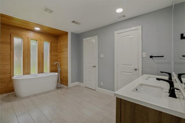 Building Photo - 9447 Viewside Dr