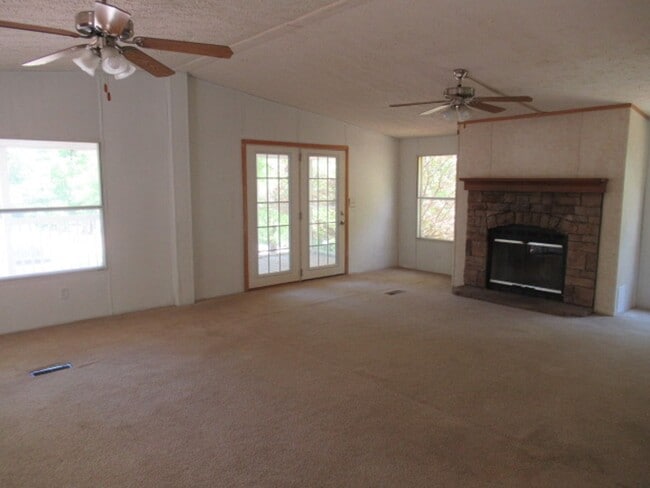 Building Photo - 406 Crystal Dr