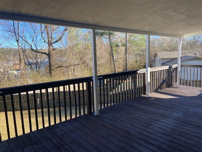 Building Photo - 600 20th Ct NE Center Point, AL 35215