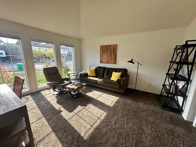 Building Photo - Argay Terrace Day Ranch with Views!