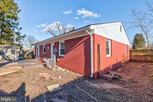 Building Photo - 4114 Lees Corner Rd