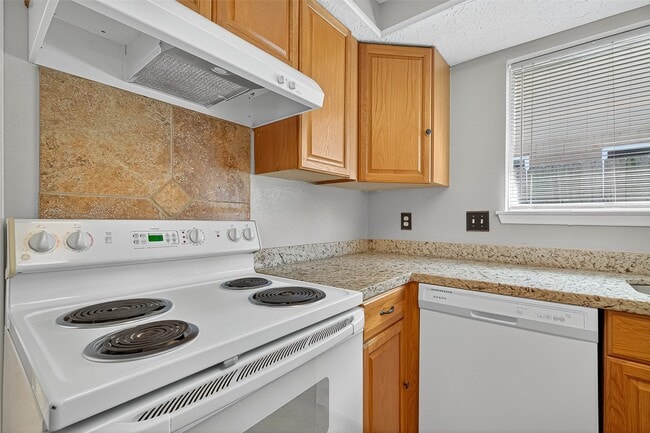 Building Photo - 10402 Gulfstream Ln