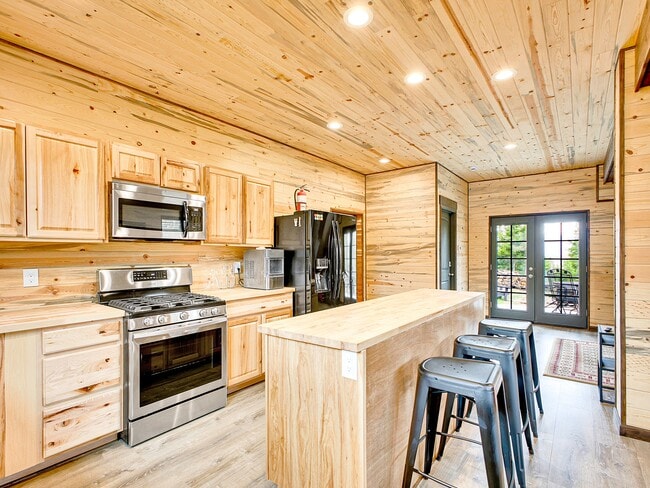 Building Photo - 785 Warren Gulch Rd