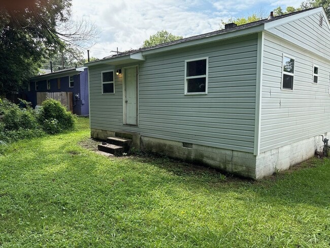 Building Photo - HIGH POINT - 2 BDRM/1 BATH