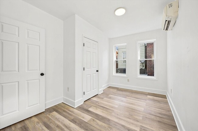 Building Photo - 2BR/3BA House | Kensington
