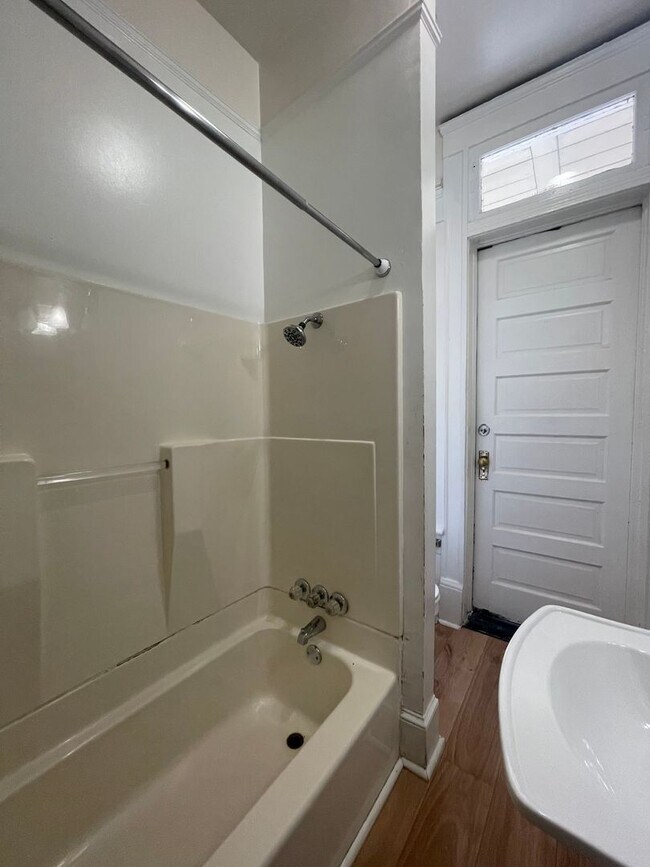 Building Photo - 946 Magnolia St