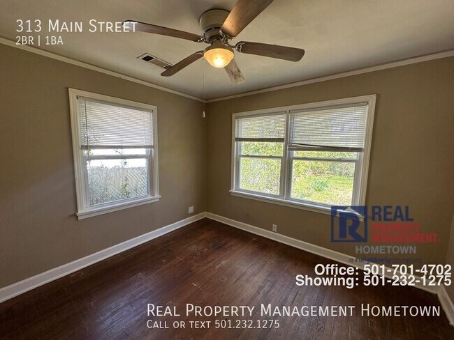 Building Photo - 313 Main St