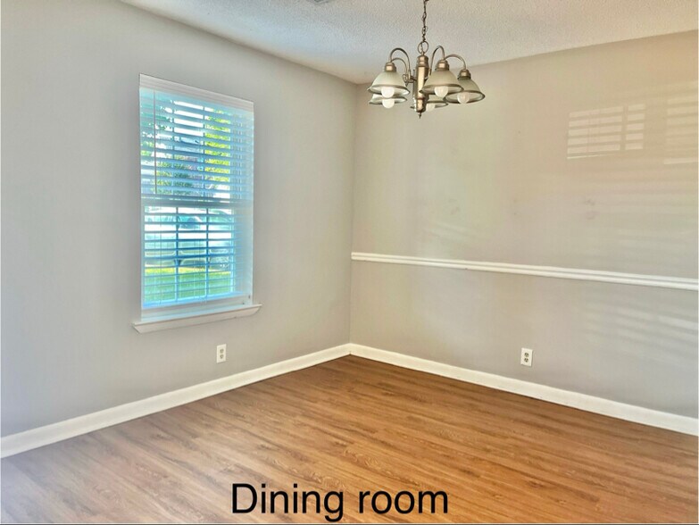 Building Photo - 723 Mercer Dr