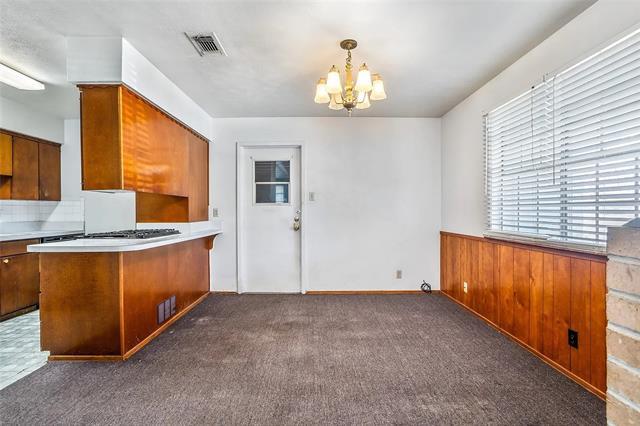 Building Photo - 724 E Mustang St