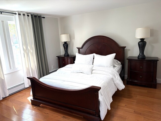 Building Photo - 52 Montvale Ave