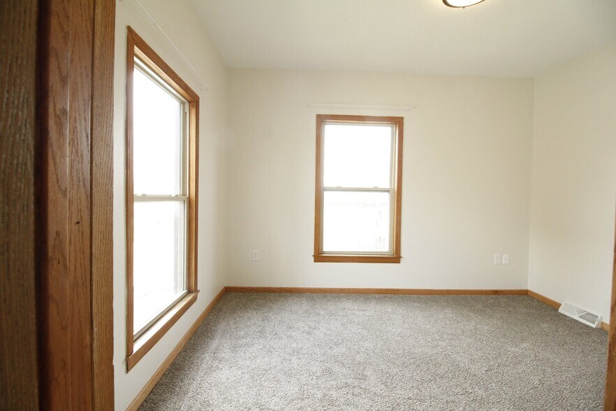 Building Photo - 126 1st St