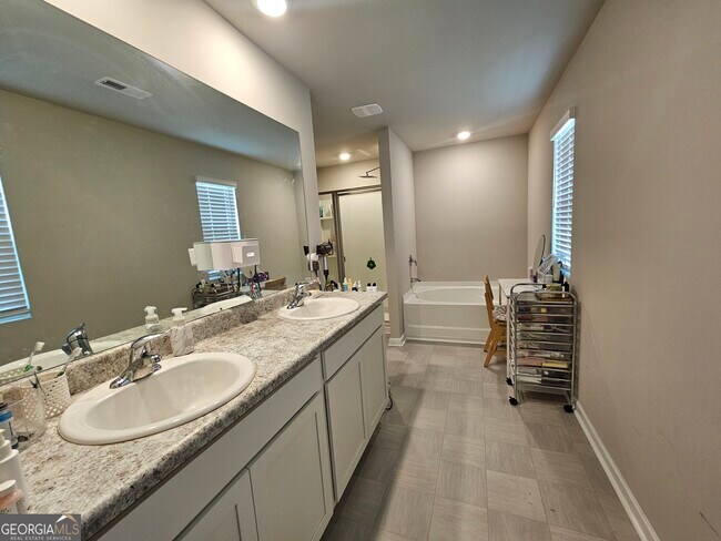 Building Photo - 52 White Spruce Wy