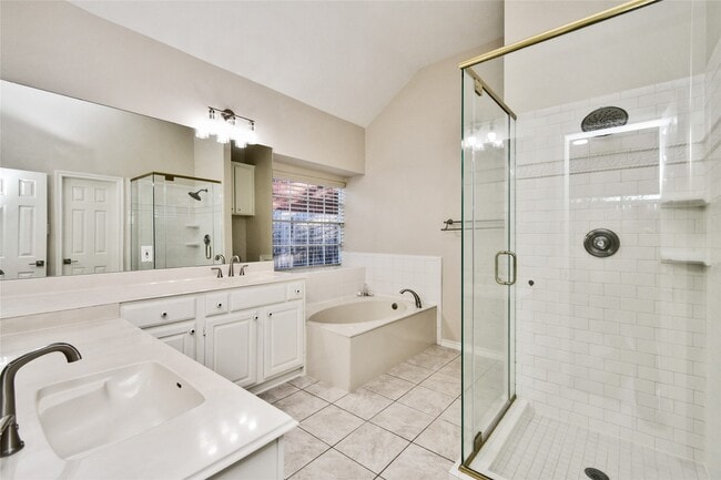 Building Photo - 1506 Forest Home Dr