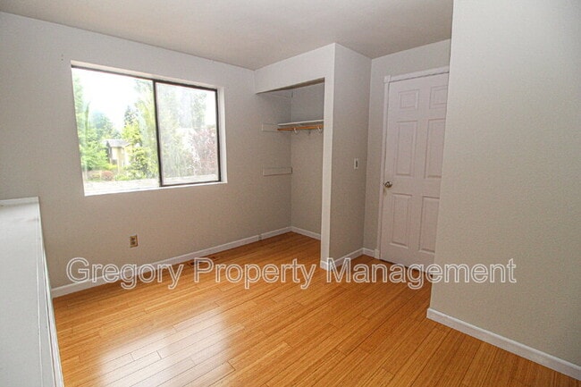 Building Photo - 9828 NE 137th St