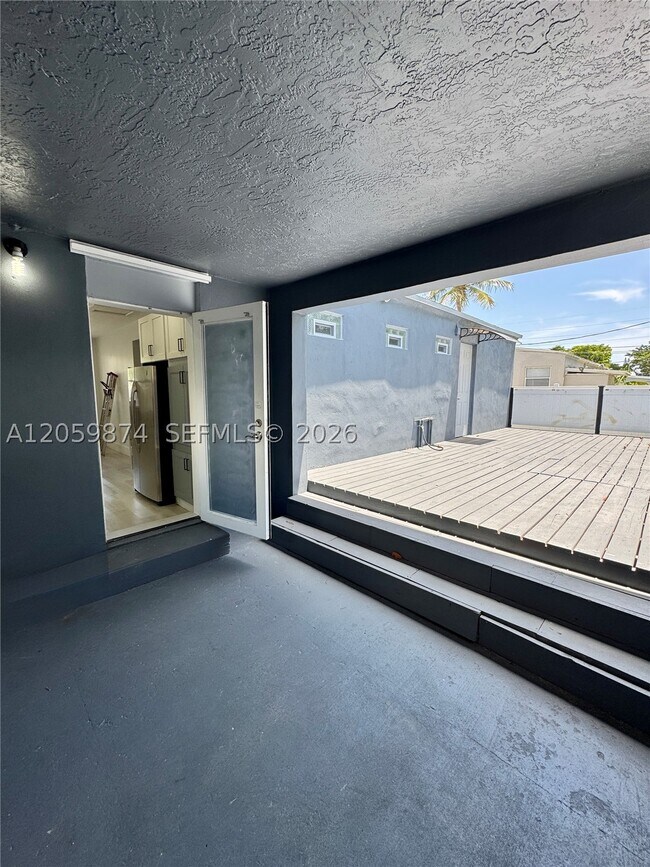Building Photo - 2130 Plunkett St