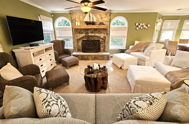 Building Photo - 1275 The Esplanade