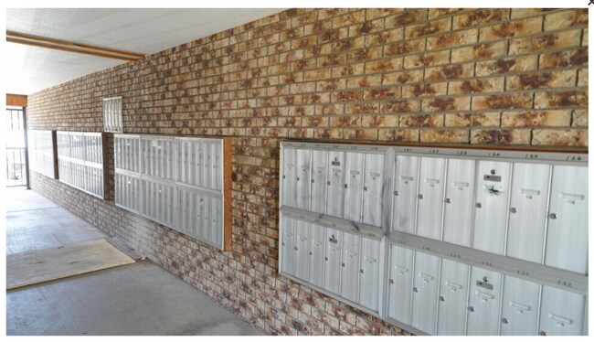 Building Photo - BRANDYWOOD PARK!!! FREE UTILITIES!! GREAT ...