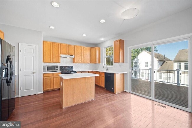 Building Photo - 103 Holmes St