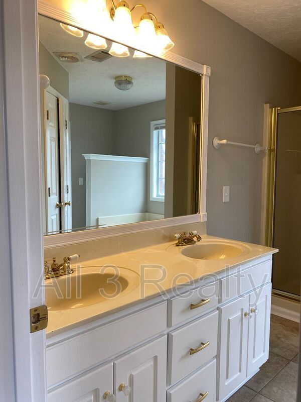 Building Photo - 349 Hambleton Ct