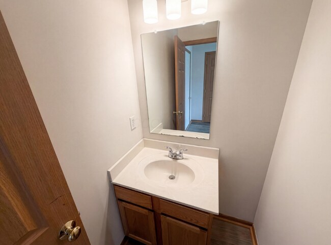 Building Photo - 1000 Hidden Cove Way