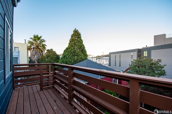 Building Photo - 923 Treat Ave