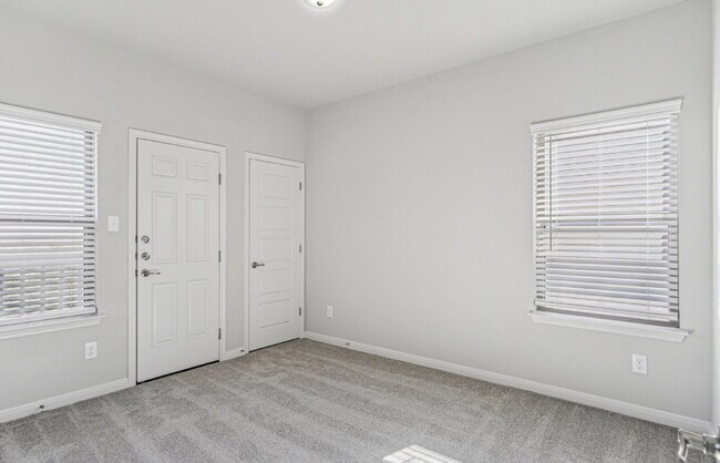 Building Photo - "Charming 3-Bedroom Duplex in San Antonio with Granite Elegance!"