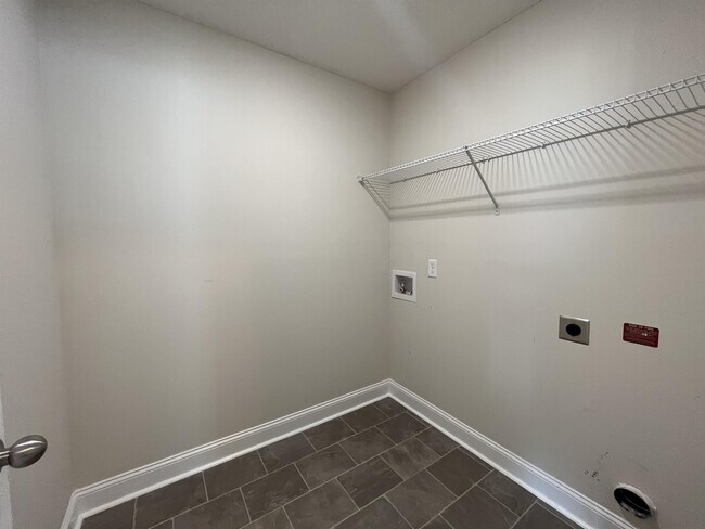 Building Photo - 759 Fairview Cir