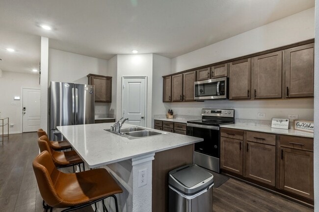 Building Photo - 15121 Ace Dr