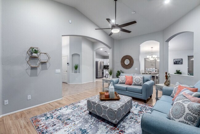 Building Photo - 214 N 165th Dr