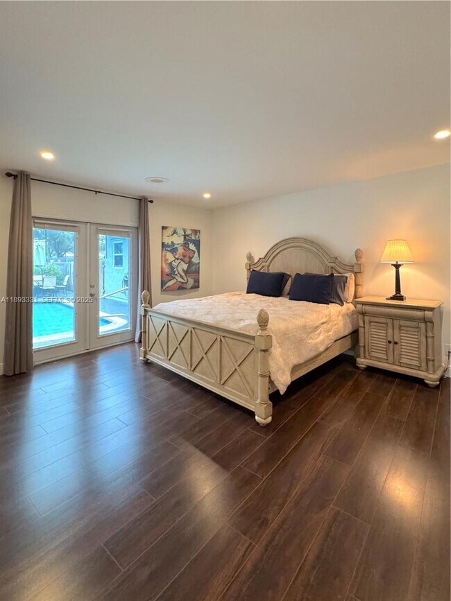 Building Photo - 120 NE 9th Ave