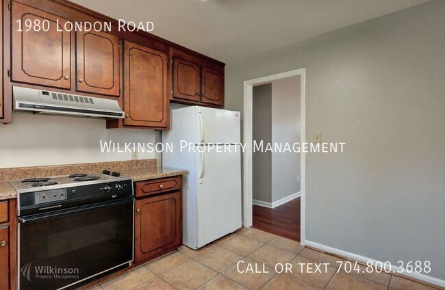 Building Photo - 3 Bedrooms, 2 Baths Ranch In Mooresville Q...