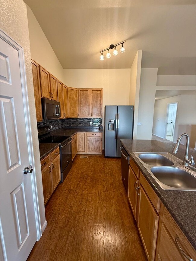 Building Photo - 3 bedroom, 2 Bath Ranch Home with 2 Car Attached Garage (WEEKLY MOWING INCLUDED) in South Fort Co...