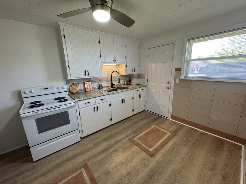 Building Photo - 124 Spangler Rd NE