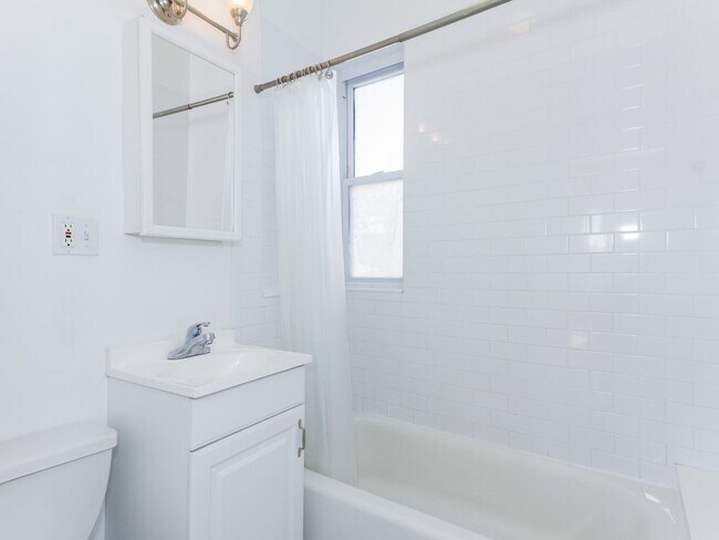 Building Photo - 85 Park Dr