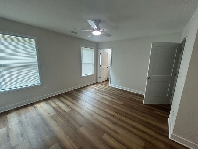 Building Photo - NOW LEASING FOR AUGUST 2026!