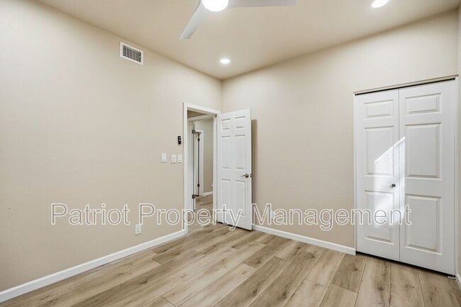 Building Photo - 9708-9708 E Vía Linda