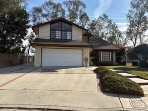 Building Photo - Coyote Hills Estates Recently renovated 5 ...