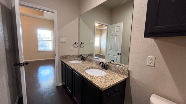 Building Photo - Granite Counters, High Ceilings & More – S...